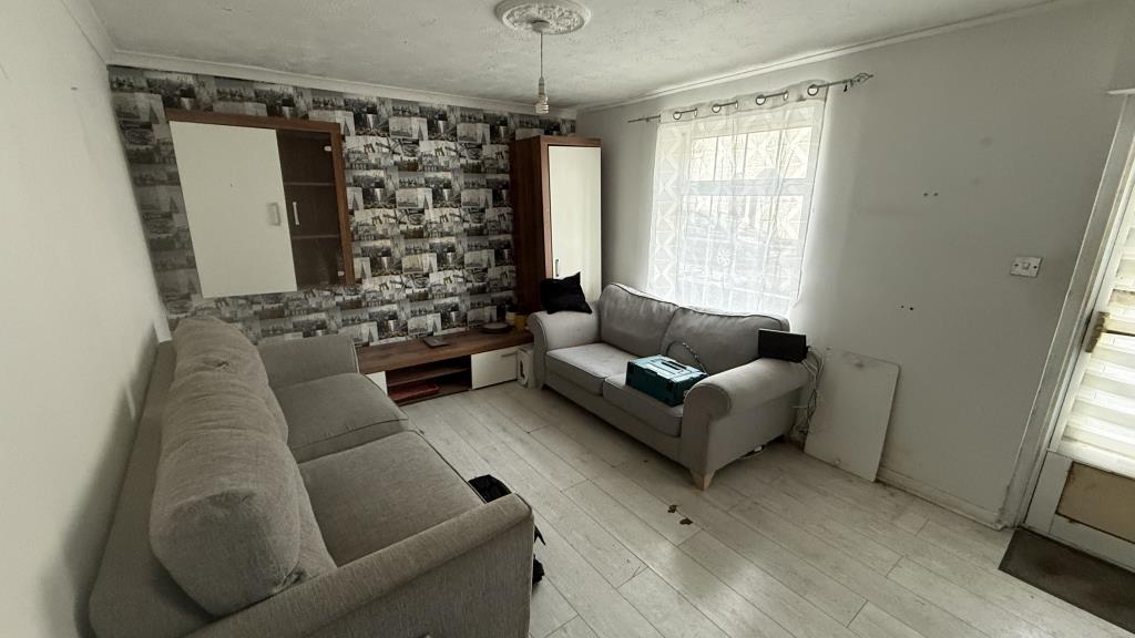 Lot: 99 - MID-TERRACE HOUSE FOR REFURBISHMENT - Internal image of living area